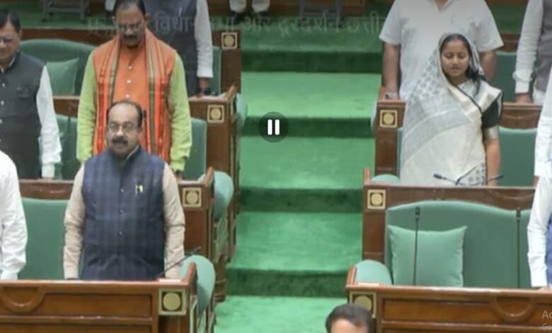 तीजन बाई के निधन पर विधानसभा में शोक, मुख्यमंत्री समेत सभी नेताओं ने दी श्रद्धांजलि तीजन बाई के निधन पर विधानसभा में शोक, मुख्यमंत्री समेत सभी नेताओं ने दी श्रद्धांजलि