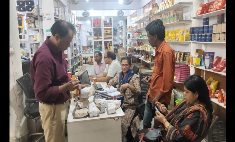 एक्सपायरी और नियर एक्सपायरी खाद्य सामग्री का बड़ा रैकेट पकड़ा, FSSAI पंजीकरण निलंबित एक्सपायरी और नियर एक्सपायरी खाद्य सामग्री का बड़ा रैकेट पकड़ा, FSSAI पंजीकरण निलंबित