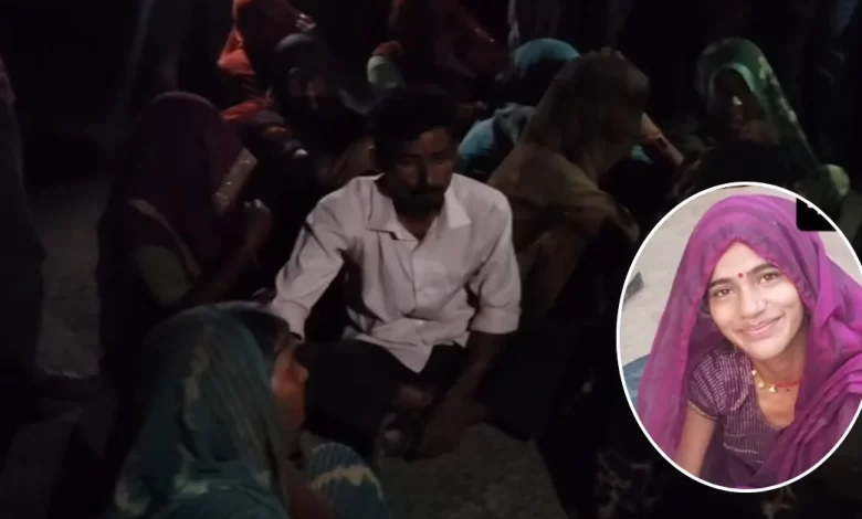 नवविवाहिता की संदिग्ध मौत के बाद हंगामा, सड़क जाम कर परिजनों ने की न्याय की मांग नवविवाहिता की संदिग्ध मौत के बाद हंगामा, सड़क जाम कर परिजनों ने की न्याय की मांग
