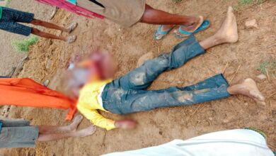 बलरामपुर में हेडमास्टर की बेरहमी से हत्या, स्कूल जाते समय धारदार हथियार से वार बलरामपुर में हेडमास्टर की बेरहमी से हत्या, स्कूल जाते समय धारदार हथियार से वार