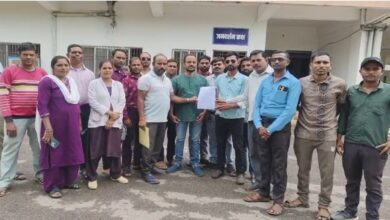 दो माह का बकाया वेतन और ग्रेच्युटी की मांग को लेकर 108 एंबुलेंस कर्मियों ने कलेक्टर से लगाई गुहार दो माह का बकाया वेतन और ग्रेच्युटी की मांग को लेकर 108 एंबुलेंस कर्मियों ने कलेक्टर से लगाई गुहार