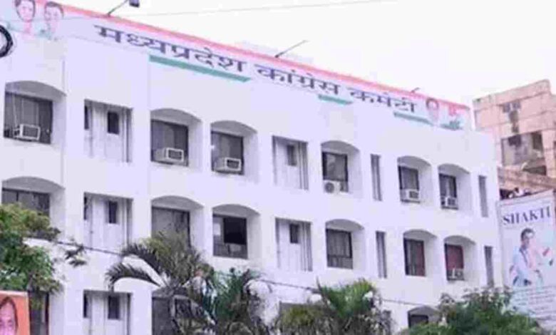 कांग्रेस में बढ़ा विवाद, नेताओं ने लगाए गंभीर आरोप कांग्रेस में बढ़ा विवाद, नेताओं ने लगाए गंभीर आरोप