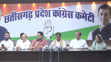 बुलडोजर के बाद सियासी संग्राम, नकटी गांव को लेकर कांग्रेस ने सरकार को घेरा बुलडोजर के बाद सियासी संग्राम, नकटी गांव को लेकर कांग्रेस ने सरकार को घेरा