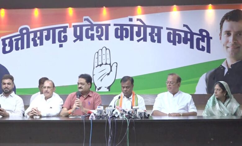 बुलडोजर के बाद सियासी संग्राम, नकटी गांव को लेकर कांग्रेस ने सरकार को घेरा बुलडोजर के बाद सियासी संग्राम, नकटी गांव को लेकर कांग्रेस ने सरकार को घेरा