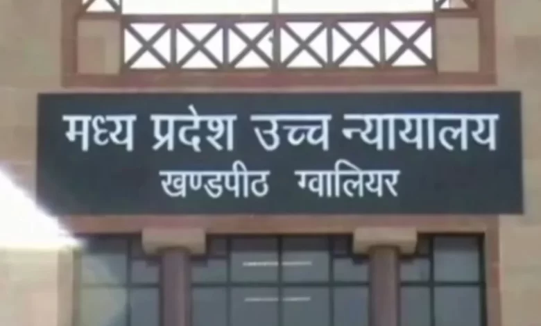 आदिवासियों की जमीन पर कब्जे का मामला, हाईकोर्ट ने मांगा पूरा रिकॉर्ड आदिवासियों की जमीन पर कब्जे का मामला, हाईकोर्ट ने मांगा पूरा रिकॉर्ड