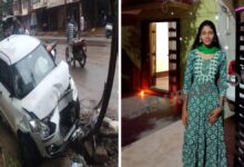 तेज रफ्तार कार बिजली के खंभे से टकराई, इंजीनियरिंग छात्रा की मौत, 5 लोग घायल तेज रफ्तार कार बिजली के खंभे से टकराई, इंजीनियरिंग छात्रा की मौत, 5 लोग घायल