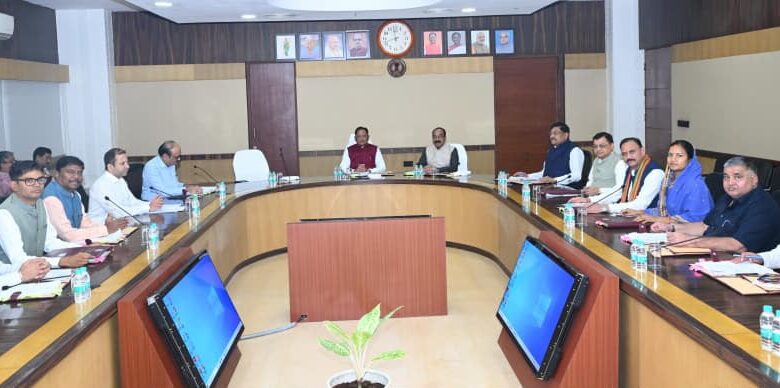 साय सरकार की कैबिनेट बैठक शुरू, डिप्टी सीएम समेत सभी मंत्री मौजूद साय सरकार की कैबिनेट बैठक शुरू, डिप्टी सीएम समेत सभी मंत्री मौजूद
