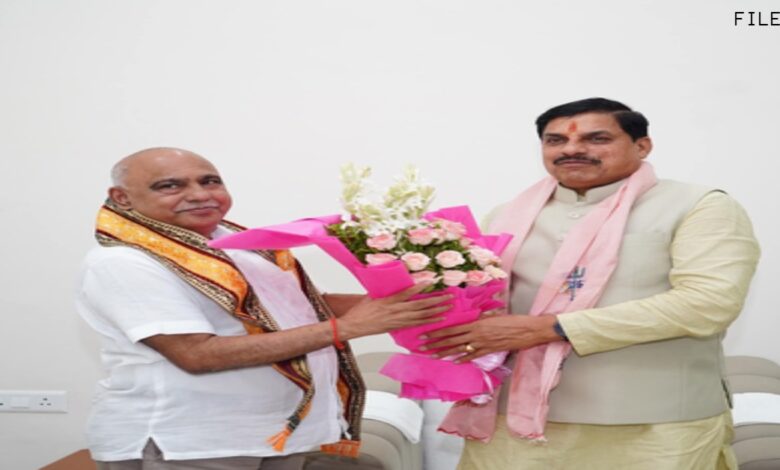 हेमंत खंडेलवाल के कार्यकाल का एक वर्ष पूरा, सीएम मोहन यादव ने दी बधाई