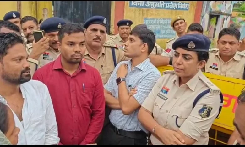 न्याय की मांग को लेकर सर्व आदिवासी समाज की रैली, कार्रवाई नहीं होने पर आंदोलन की चेतावनी न्याय की मांग को लेकर सर्व आदिवासी समाज की रैली, कार्रवाई नहीं होने पर आंदोलन की चेतावनी