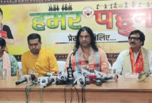 देवकी नंदन ठाकुर ने उठाया संस्कारों का मुद्दा, स्कूलों में चरित्र शिक्षा की मांग