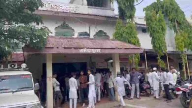 नर्मदा घाट पर अवैध निर्माण हटाने को लेकर विरोध, प्रशासन ने संभाली स्थिति