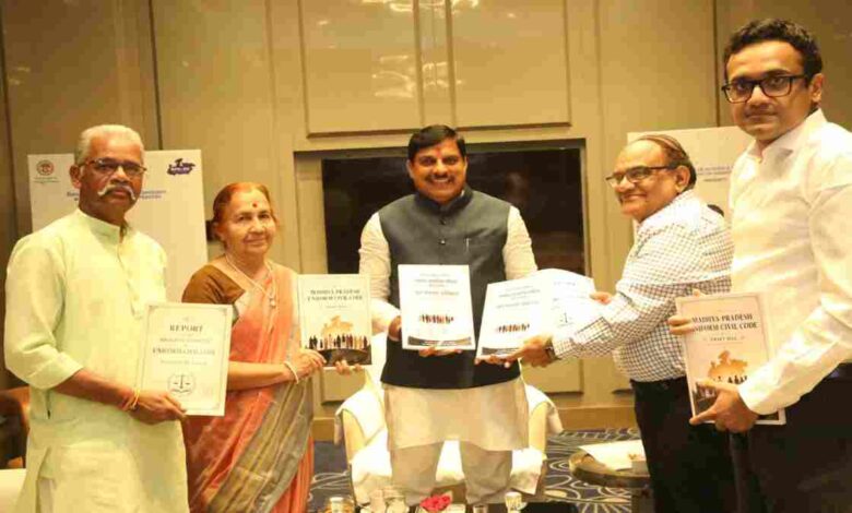 यूसीसी की रिपोर्ट सरकार के पास, विधानसभा में पेश होने की संभावना यूसीसी की रिपोर्ट सरकार के पास, विधानसभा में पेश होने की संभावना