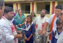 साइकिल वितरण के बीच रवि भगत का विरोध, पुलिस ने लिया हिरासत में