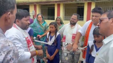 साइकिल वितरण के बीच रवि भगत का विरोध, पुलिस ने लिया हिरासत में