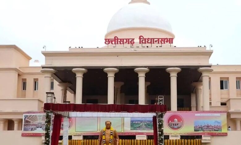 मानसून सत्र का दूसरा दिन सदन में गूंजेंगे नक्सलवाद, धरोहर संरक्षण और अनियमितताओं के मुद्दे मानसून सत्र का दूसरा दिन सदन में गूंजेंगे नक्सलवाद, धरोहर संरक्षण और अनियमितताओं के मुद्दे