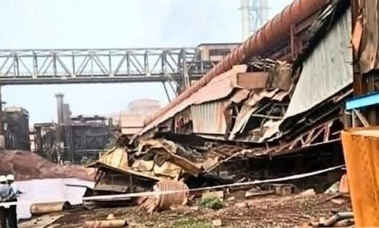 स्टील प्लांट में ओवर ब्रिज क्रेन का केबिन गिरा, ठेका मजदूर गंभीर रूप से घायल