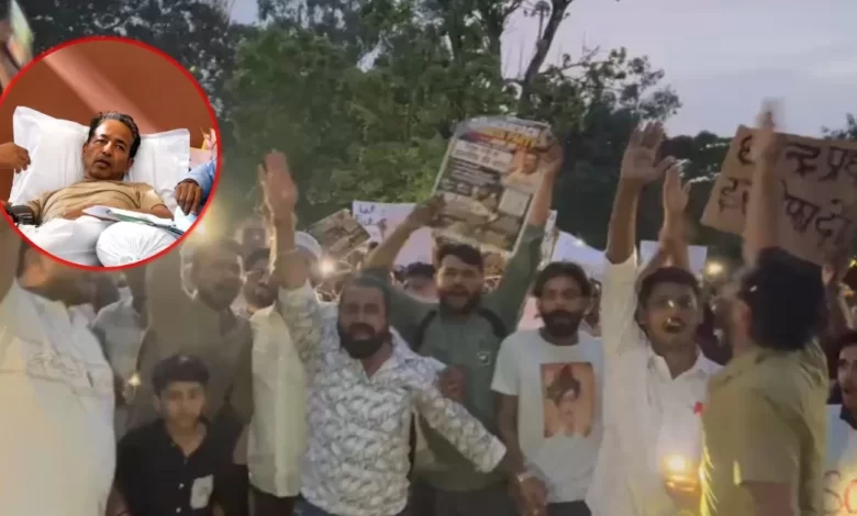 सोनम वांगचुक की हिरासत के विरोध में जबलपुर में प्रदर्शन, युवाओं ने लोकतांत्रिक अधिकारों के समर्थन में उठाई आवाज सोनम वांगचुक की हिरासत के विरोध में जबलपुर में प्रदर्शन, युवाओं ने लोकतांत्रिक अधिकारों के समर्थन में उठाई आवाज