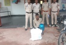 पुलिस की बड़ी कार्रवाई, 8 किलो गांजे के साथ अंतर्राज्यीय तस्कर गिरफ्तार पुलिस की बड़ी कार्रवाई, 8 किलो गांजे के साथ अंतर्राज्यीय तस्कर गिरफ्तार