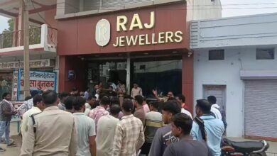 ज्वेलरी शॉप में फिल्मी स्टाइल लूट की कोशिश, संचालक की बहादुरी से नाकाम हुए बदमाश ज्वेलरी शॉप में फिल्मी स्टाइल लूट की कोशिश, संचालक की बहादुरी से नाकाम हुए बदमाश