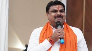 मंत्रोच्चार पर घमासान, शिक्षा मंत्री बोले- संस्कार के लिए फैसला रहेगा जारी मंत्रोच्चार पर घमासान, शिक्षा मंत्री बोले- संस्कार के लिए फैसला रहेगा जारी