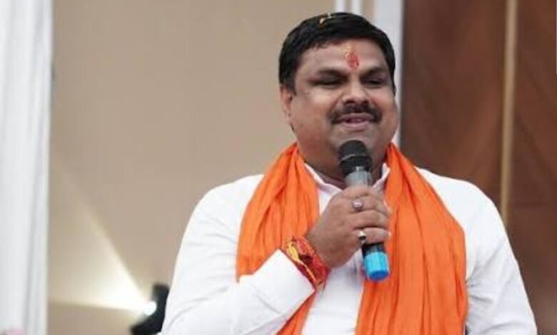 मंत्रोच्चार पर घमासान, शिक्षा मंत्री बोले- संस्कार के लिए फैसला रहेगा जारी मंत्रोच्चार पर घमासान, शिक्षा मंत्री बोले- संस्कार के लिए फैसला रहेगा जारी