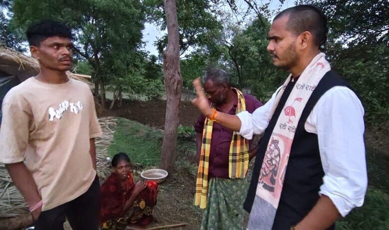 अंधविश्वास का कहर, बीमारी को छूत मानकर महिला को गांव से बाहर छोड़ा अंधविश्वास का कहर, बीमारी को छूत मानकर महिला को गांव से बाहर छोड़ा