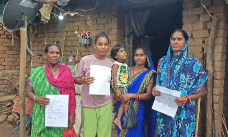 आदिवासी परिवारों को फर्जी पट्टे देने का आरोप, कलेक्टर-SP से उच्चस्तरीय जांच की मांग