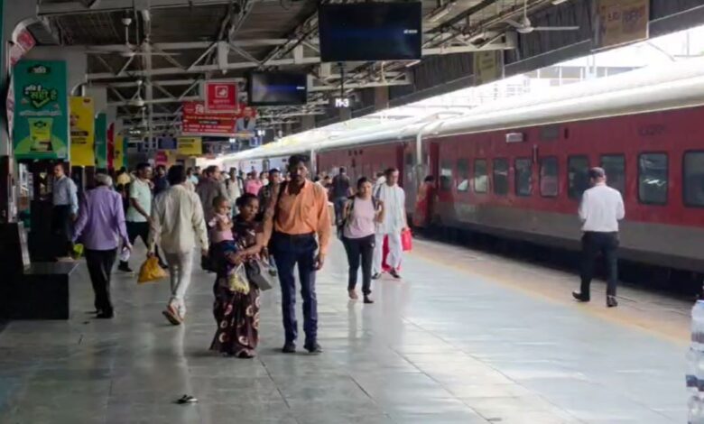 रेल यात्रियों के लिए जरूरी खबर, लैंडस्लाइड के चलते इंदौर-दौंड एक्सप्रेस समेत कई ट्रेनें प्रभावित