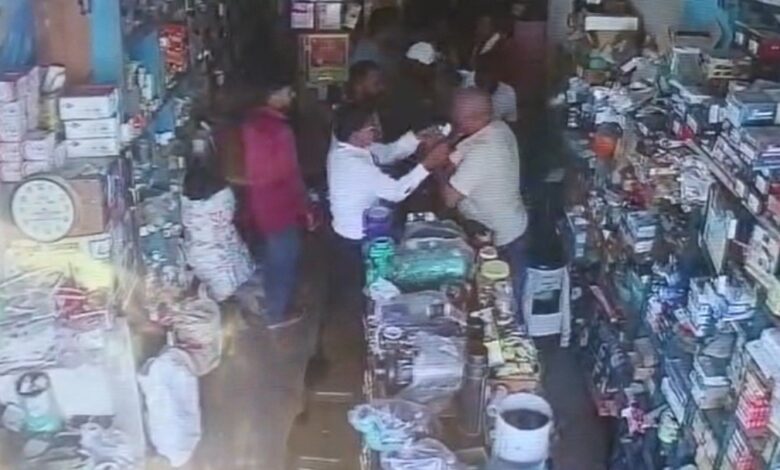 कवर्धा व्यापारी अपहरण मामला मारपीट और पुलिस कार्रवाई कवर्धा व्यापारी अपहरण मामला मारपीट और पुलिस कार्रवाई