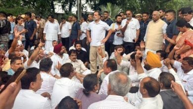 छात्रों के संसद कूच पर लाठी चार्ज के खिलाफ कांग्रेस ने कल्याण मार्ग पर प्रदर्शन किया छात्रों के संसद कूच पर लाठी चार्ज के खिलाफ कांग्रेस ने कल्याण मार्ग पर प्रदर्शन किया
