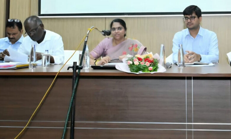 निर्माण कार्यों का हर 15 दिनों में करें निरीक्षण, नागरिक सुविधाओं के काम में न हो लापरवाही : शंगीता आर