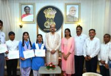 जापान से लौटे इंस्पायर अवार्ड मानक के विद्यार्थियों का राज्यपाल ने किया सम्मान जापान से लौटे इंस्पायर अवार्ड मानक के विद्यार्थियों का राज्यपाल ने किया सम्मान
