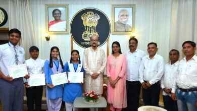 जापान से लौटे इंस्पायर अवार्ड मानक के विद्यार्थियों का राज्यपाल ने किया सम्मान