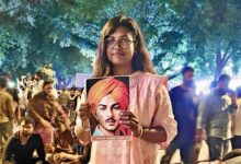 छात्रों की आवाज़ बुलंद करने जशपुर की जिला पंचायत सदस्य आशिका कुजूरभी जंतर-मंतर पहुँचीं