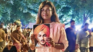 छात्रों की आवाज़ बुलंद करने जशपुर की जिला पंचायत सदस्य आशिका कुजूरभी जंतर-मंतर पहुँचीं