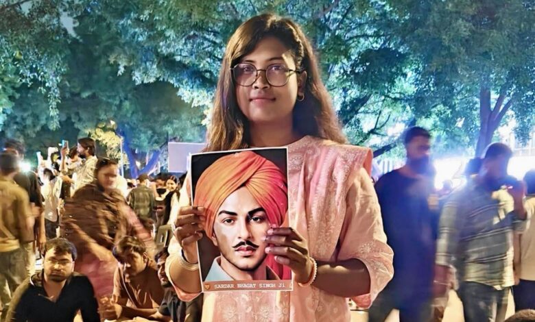 छात्रों की आवाज़ बुलंद करने जशपुर की जिला पंचायत सदस्य आशिका कुजूरभी जंतर-मंतर पहुँचीं छात्रों की आवाज़ बुलंद करने जशपुर की जिला पंचायत सदस्य आशिका कुजूरभी जंतर-मंतर पहुँचीं