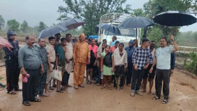 बगनई नदी के बाढ़ में फंसे 14 मजदूरों की बचाई जान