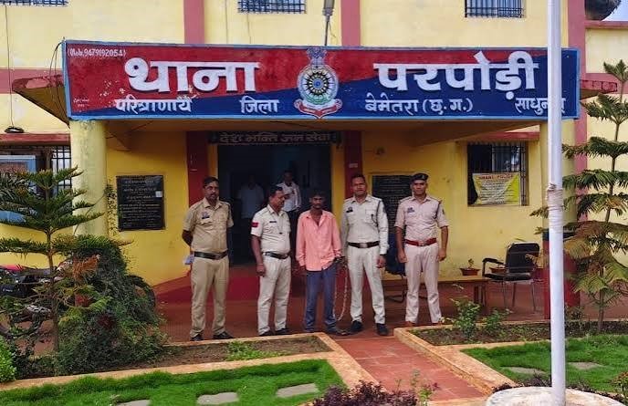 पैसों के विवाद में नशे में नाती ने नाना-नानी पर किया तवे से हमला, दोनों गंभीर पैसों के विवाद में नशे में नाती ने नाना-नानी पर किया तवे से हमला, दोनों गंभीर