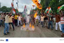 कांग्रेस नेताओं की गिरफ्तारी के विरोध में पीएम का पुतला फूंका