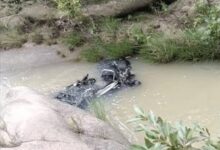 उफनते नाले में बाइक के साथ युवक बहा, साथी ने कूदकर बचाई जान