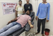 पीसीसी चीफ दीपक बेज के जन्मदिन पर कवर्धा में युवाओं ने किया रक्तदान, मनाया जश्न