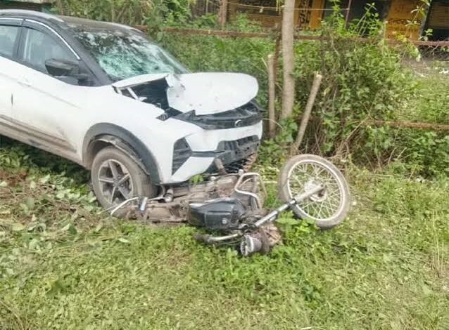 तेज रफ़्तार कार ने बाइक को ठोका, एक की मौत दूसरा गंभीर तेज रफ़्तार कार ने बाइक को ठोका, एक की मौत दूसरा गंभीर