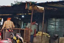 शासकीय शराब दुकान के पास अवैध चखना सेंटरों की बाढ़, शाम को लगता है मेला