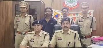 पैसे के विवाद में पेपर कटर से हमला, आरोपी गिरफ्तार पैसे के विवाद में पेपर कटर से हमला, आरोपी गिरफ्तार