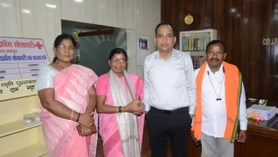 कलेक्टर सिंह ने पद्मश्री सम्मान से विभूषित डॉ. बुधरी ताती को किया गया सम्मानित कलेक्टर सिंह ने पद्मश्री सम्मान से विभूषित डॉ. बुधरी ताती को किया गया सम्मानित