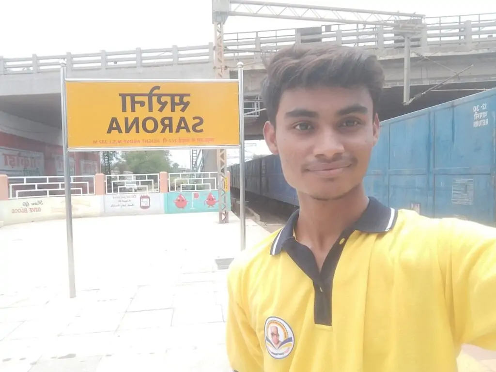 अमृत भारत स्टेशन योजना: सरोना के स्कूली बच्चों ने ली सेल्फी विथ स्टेशन