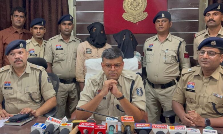 राज ज्वेलर्स लूट कांड के दो आरोपी गिरफ्तार, एक फरार