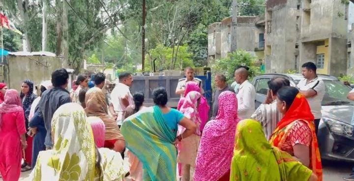 खेल खेल में गई मासूम की जान, ट्रेक्टर में लगी चाबी घुमाई खेल खेल में गई मासूम की जान, ट्रेक्टर में लगी चाबी घुमाई