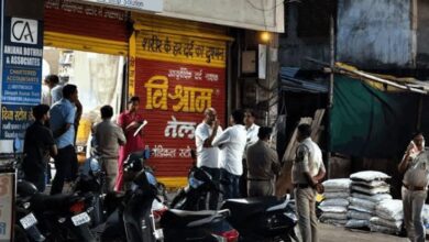 चोरी के आरोप से प्रताड़ित छात्रा ने जान दी, IC मार्ट सील