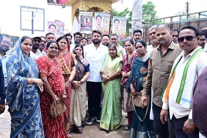 कांग्रेस ने पीएम और सीएम का पुतला फूंका, राज्य की नीतियों व जांच एजेंसियों के दुरुपयोग का आरोप
